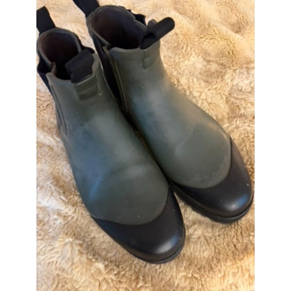 Everlane Black and Green Chelsea Rain Boots Waterproof Lug Sole Size 8